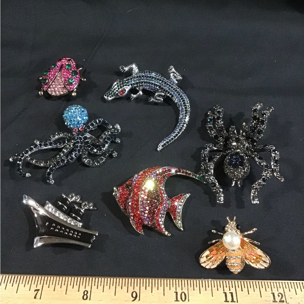 FIGURAL LOT OF 7 BROOCHES PINS RHINESTONE ALLIGATOR SPIDER INSECTS BOAT ALL NWOT